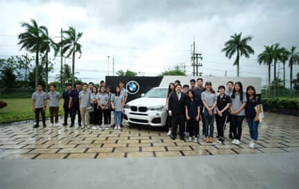 Read more about the article Finn College Students #12 visiting BMW Group Manufacturing (Thailand) Co., Ltd.