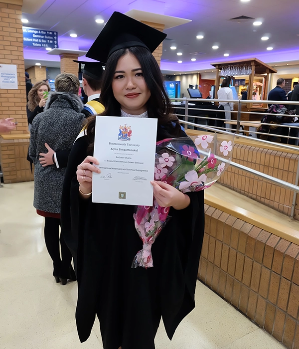 น.ส.อลิณ สิมพัฒนกุล (ญาญ่า)