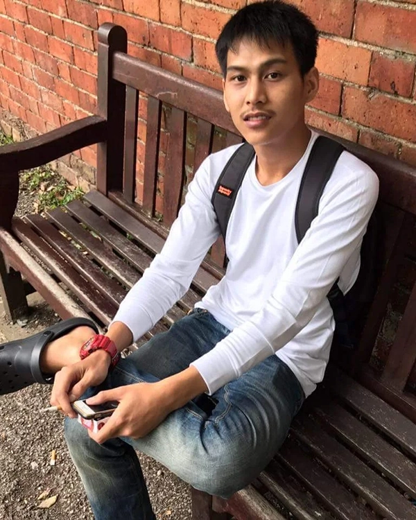 นายปรเมศ เอี่ยมอำไพวงศ์ (โอ๊ต)