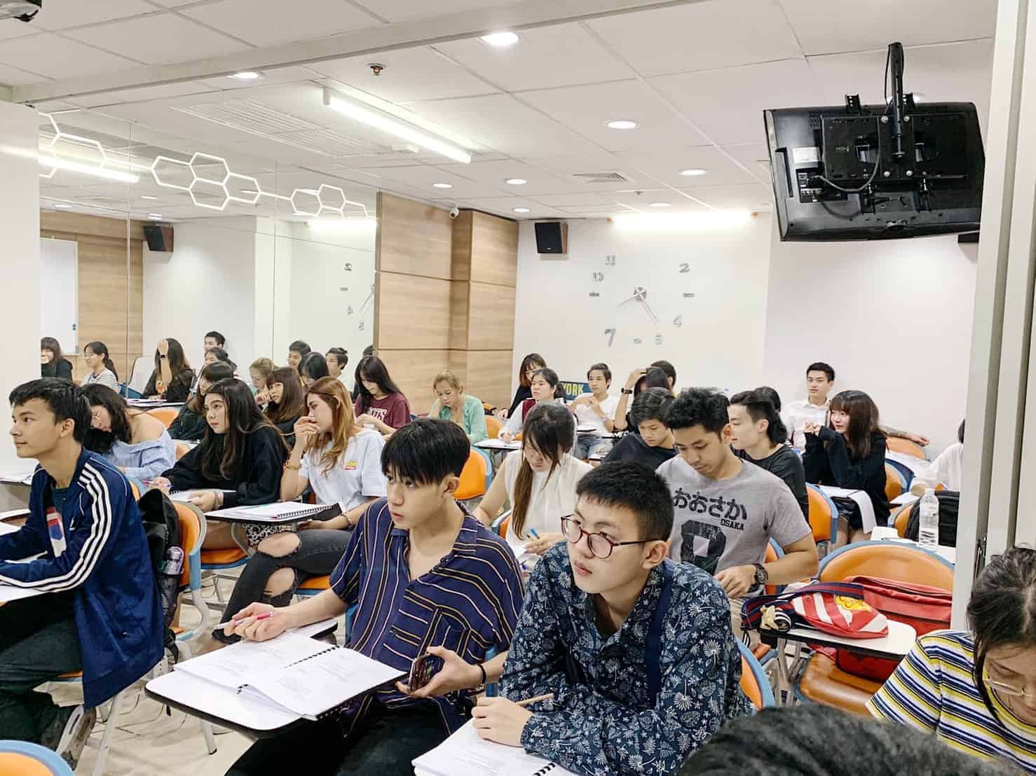 , วันเปิดภาคเรียนวันแรกของน้องใหม่ นักเรียน Finn รุ่น 16