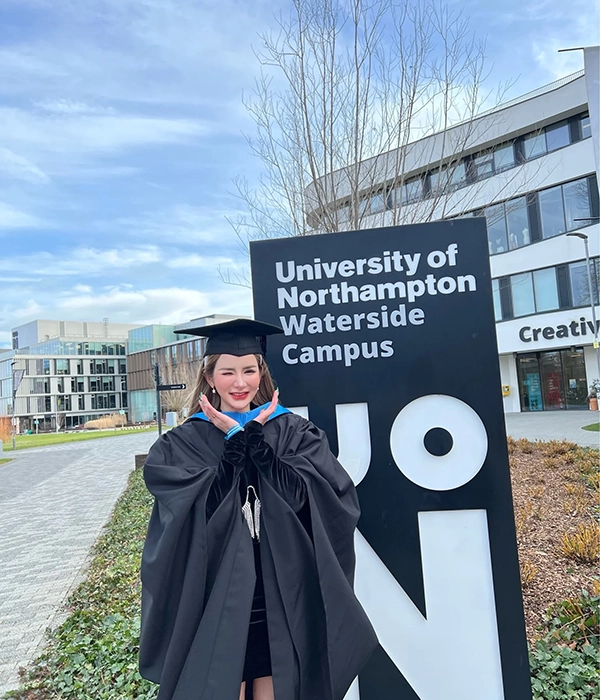 นางสาวธัญรดี ชาญชนินท์กุล (เกลิน)