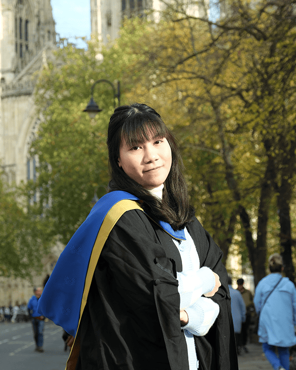 นางสาวศรินภรณ์ แสงเทียน (เกรซ)