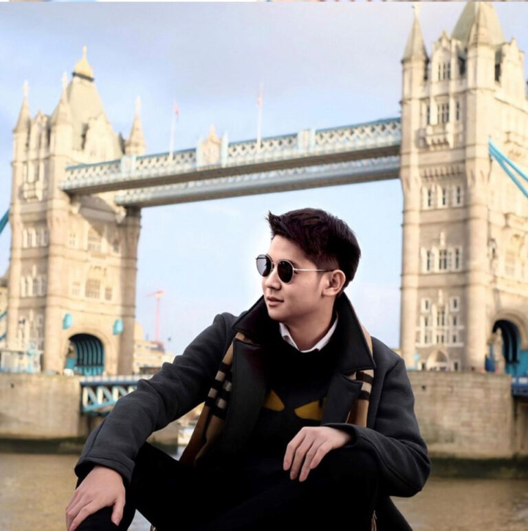 นายพัทธดนย์ ปิยาจารประเสริฐ (ดล)
จบปริญญาตรี สาขา International Management
จากมหาวิทยาลัย Bournemouth University