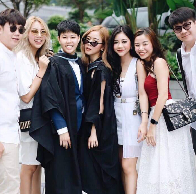 น.ส. กมลวัลย์ ประทุมรัตน์ (พัช)
จบปริญญาตรี “เกียรตินิยมอันดับ 2”
สาขา Business Enterprise
จาก The University of Birmingham