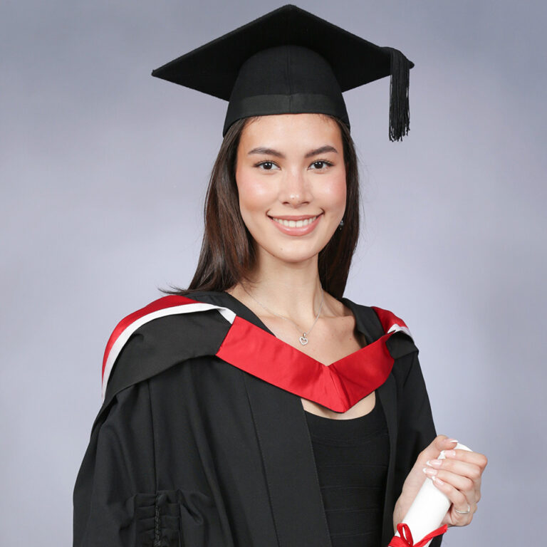 Elle Delahunty (Elle) graduated from Middlesex University with a BA (Hons) in Business Management (Marketing), achieving First Class Honours.
